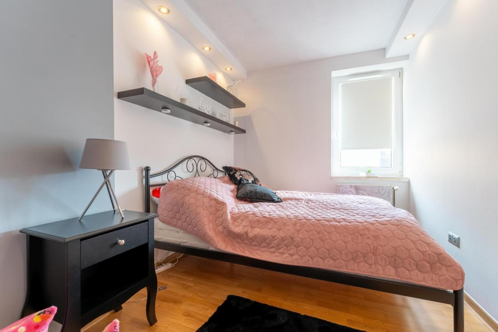 Apartament Ratuszlove - 2 Osobne Sypialnie, Z Widokiem Na Ratusz - By Spaceapart Jelenia Gora Bagian luar foto