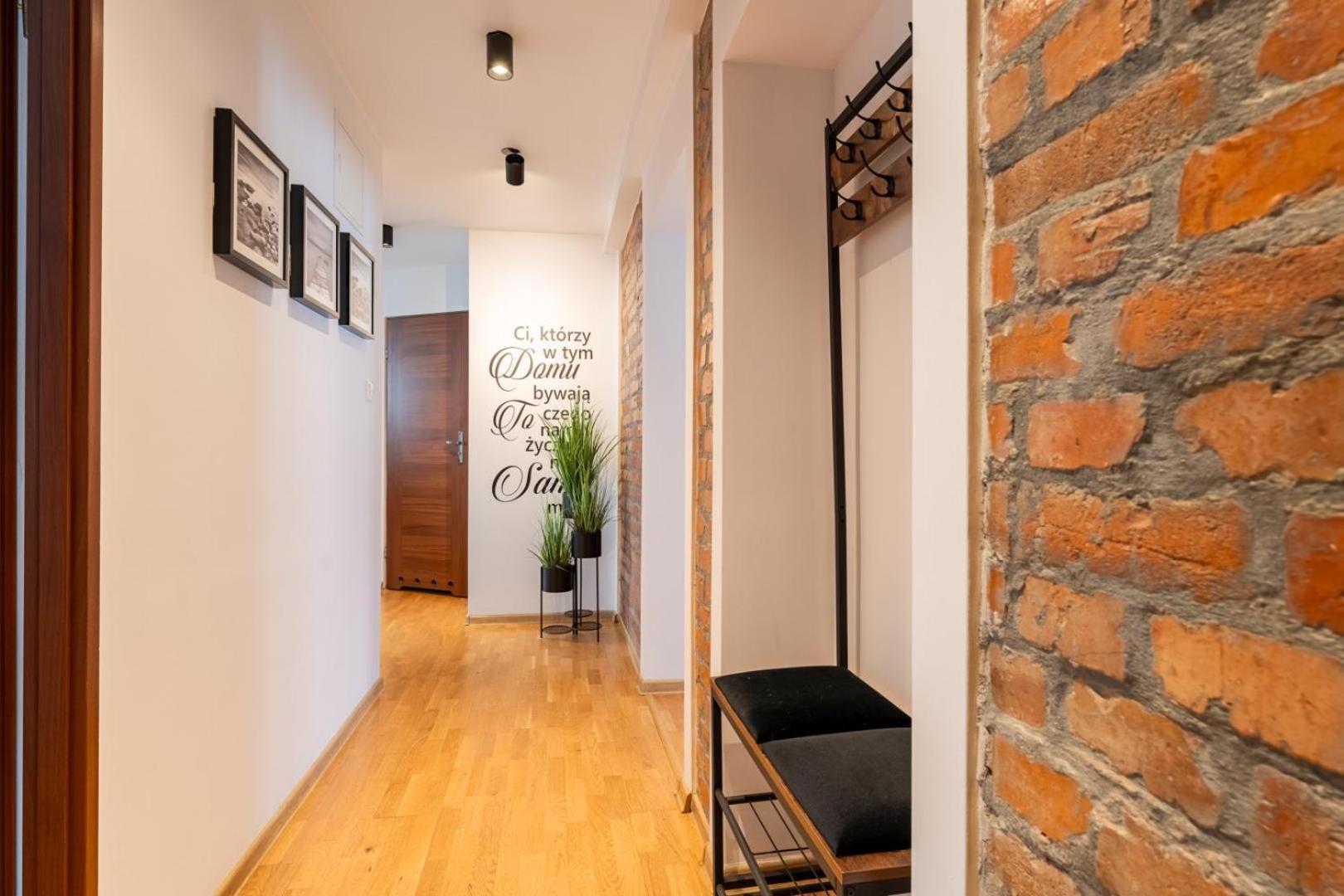 Apartament Ratuszlove - 2 Osobne Sypialnie, Z Widokiem Na Ratusz - By Spaceapart Jelenia Gora Bagian luar foto