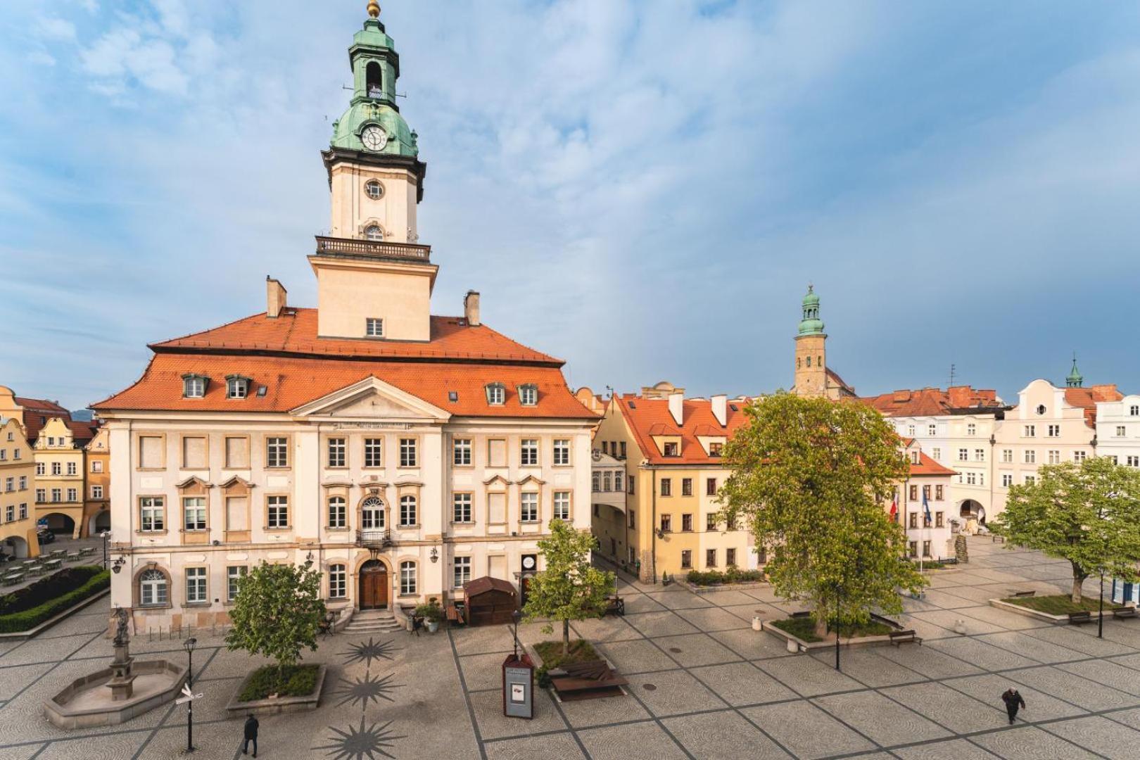 Apartament Ratuszlove - 2 Osobne Sypialnie, Z Widokiem Na Ratusz - By Spaceapart Jelenia Gora Bagian luar foto